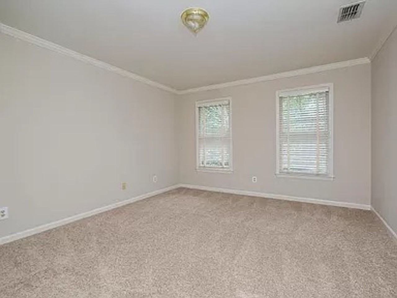 8 Conifer Sq - Photo 5 of 24