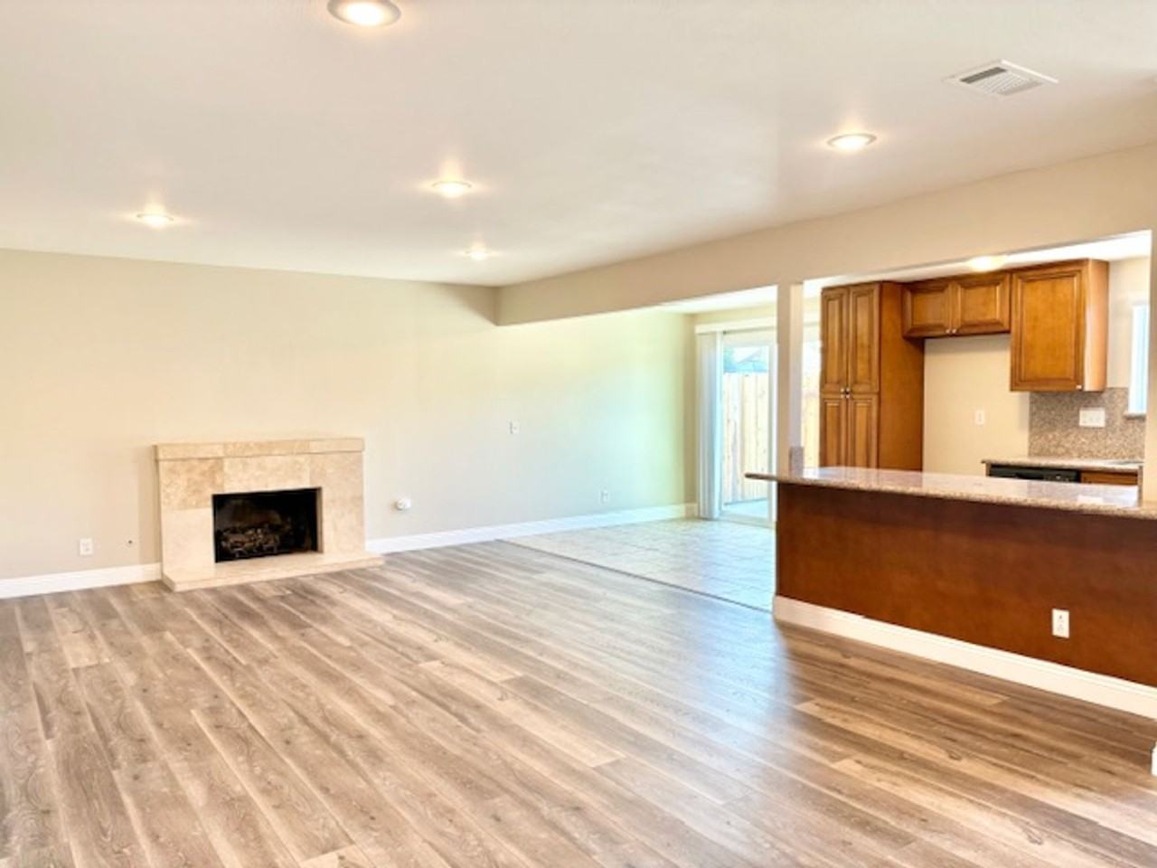 3120 Oarfish Ln - Photo 7 of 33