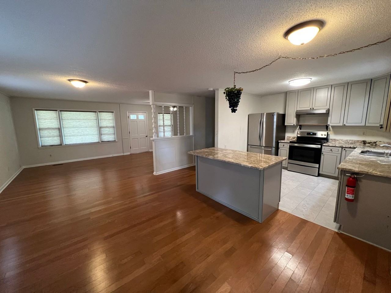 500 Crestline Dr Sw - Photo 2 of 17