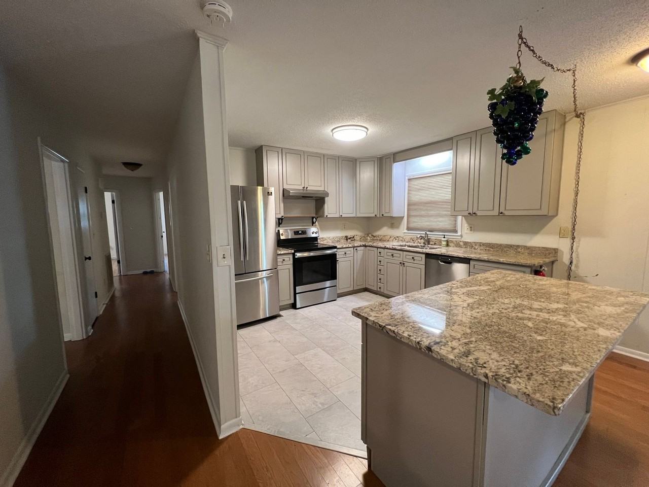 500 Crestline Dr Sw - Photo 3 of 17