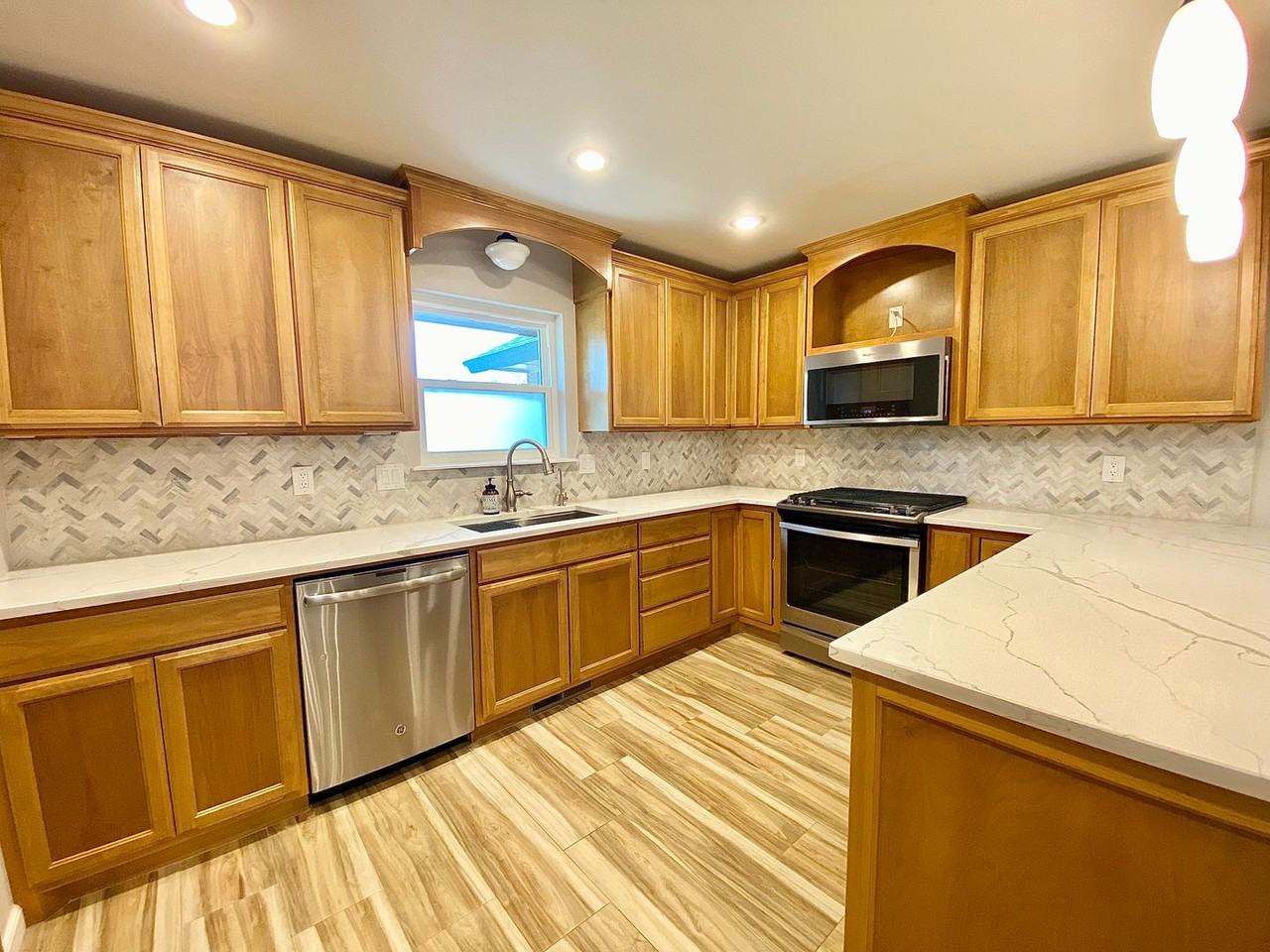 913 Rolling Hills Ter - Photo 4 of 28