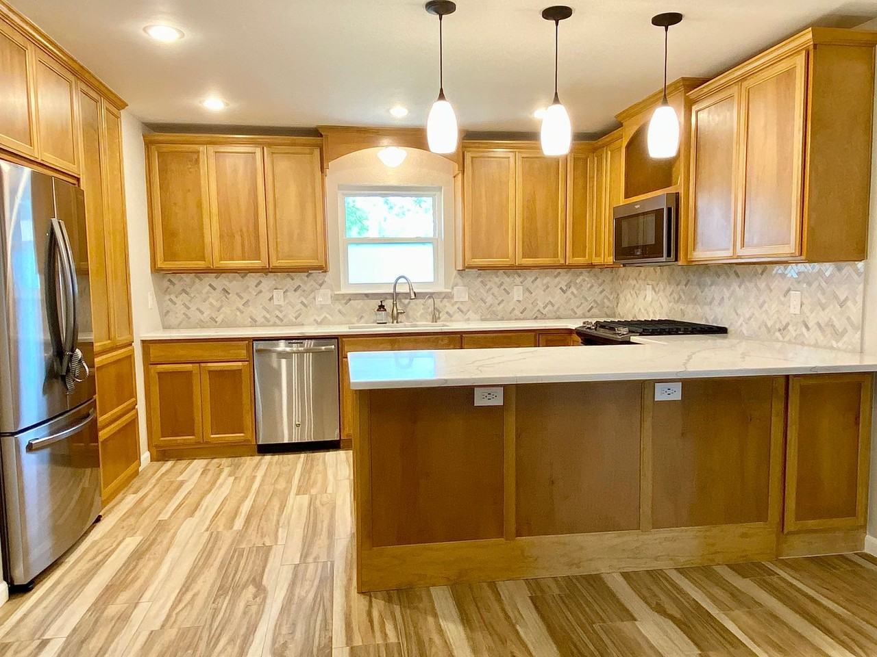 913 Rolling Hills Ter - Photo 5 of 28