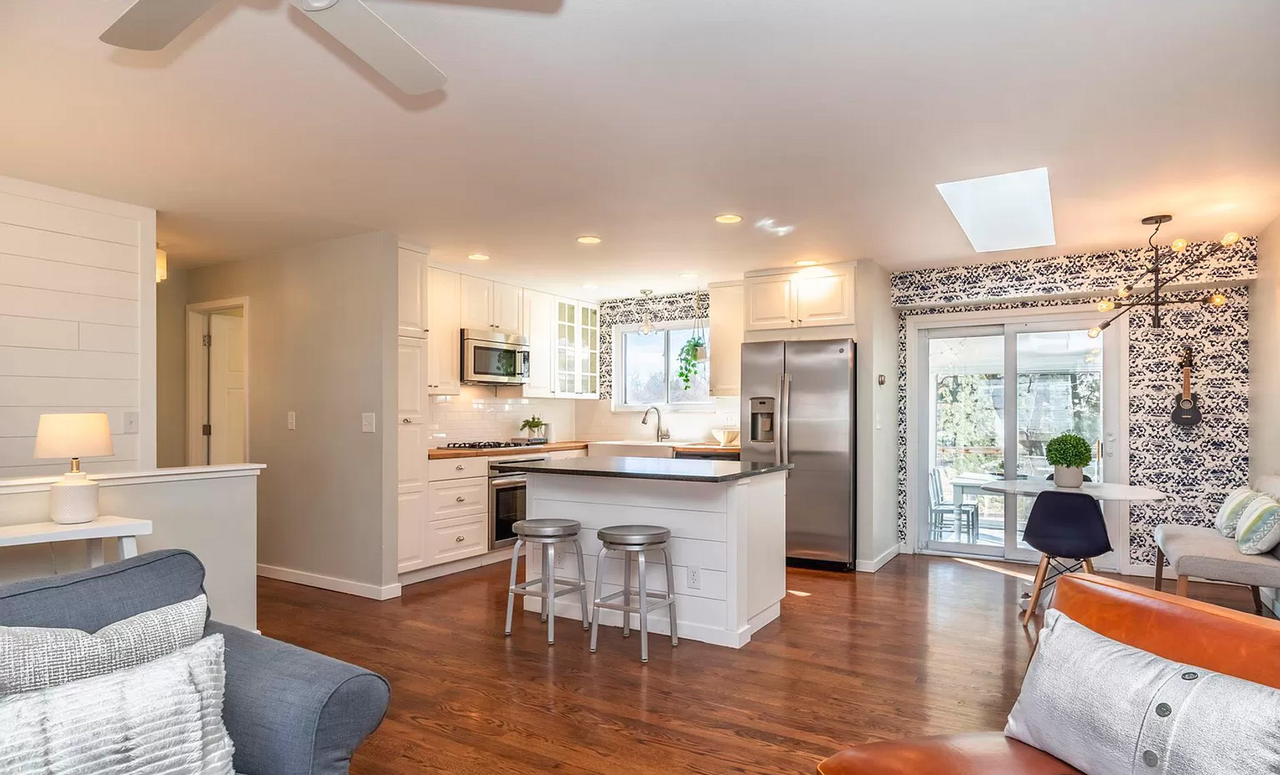 160 Griffith St - Photo 2 of 22