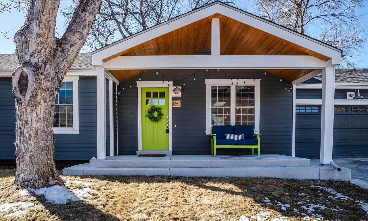 160 Griffith St - Photo 3 of 22