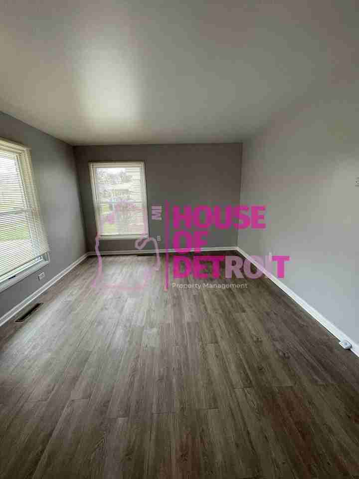 20014 Birwood St - Photo 2 of 18