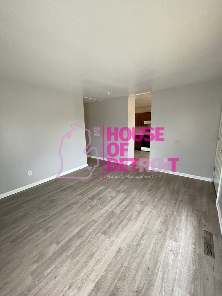 20014 Birwood St - Photo 3 of 18