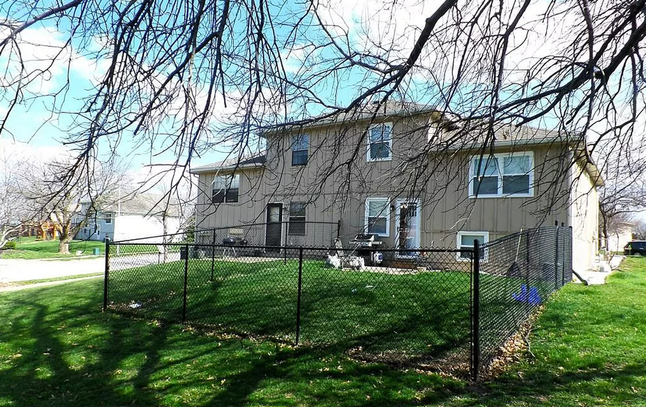 8716 N Chatham Ave - Photo 3 of 30