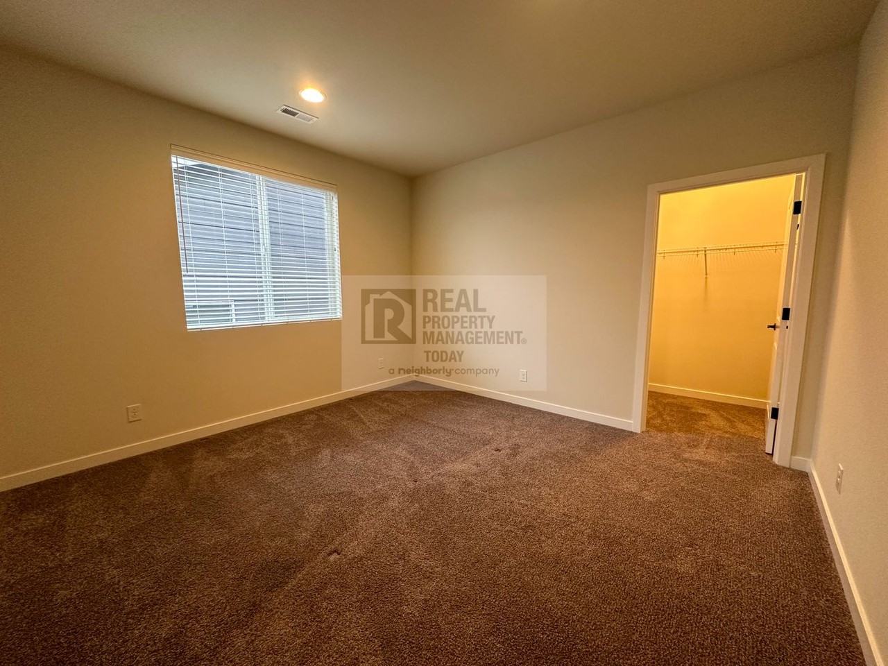 5659 S 303rd St - Photo 3 of 20