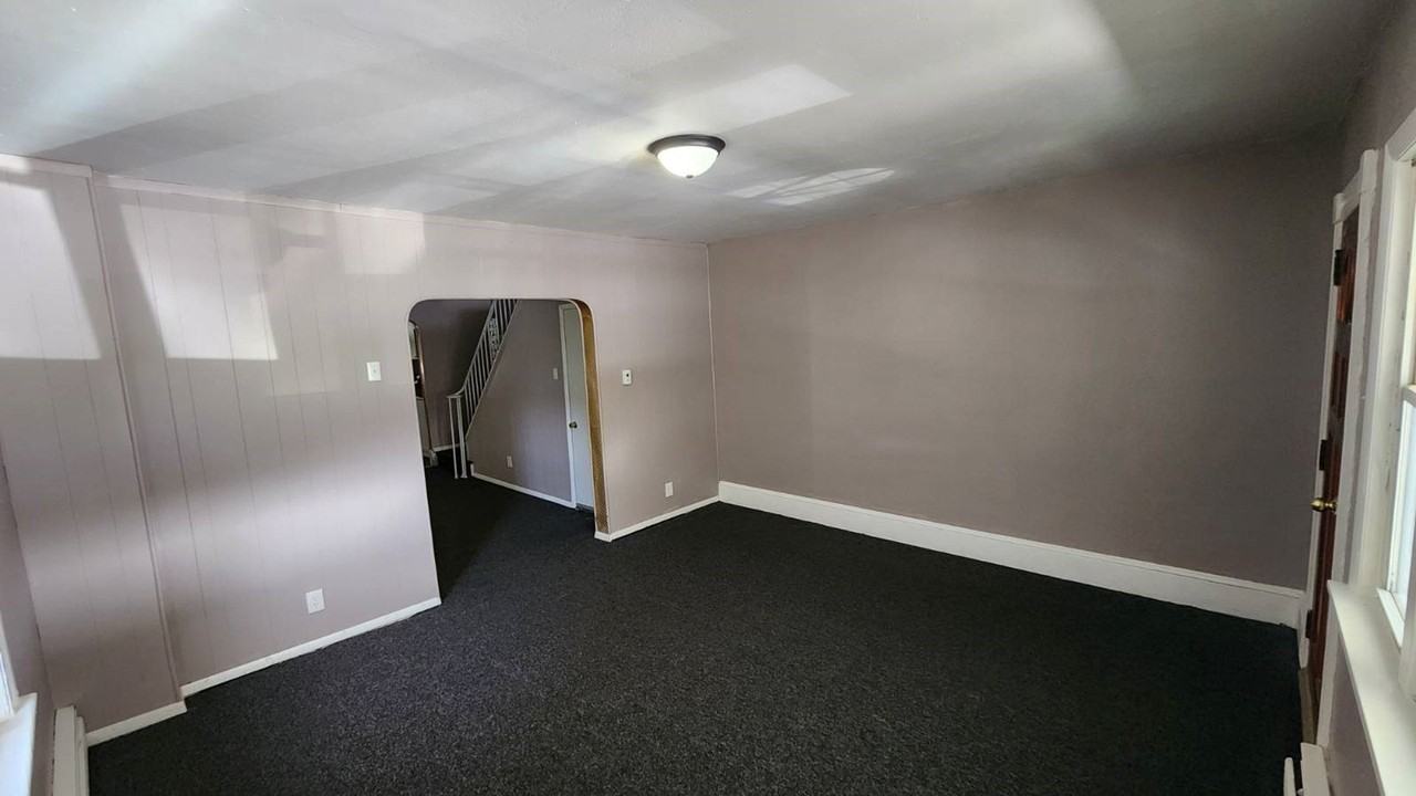 70 Dean St - Photo 3 of 15