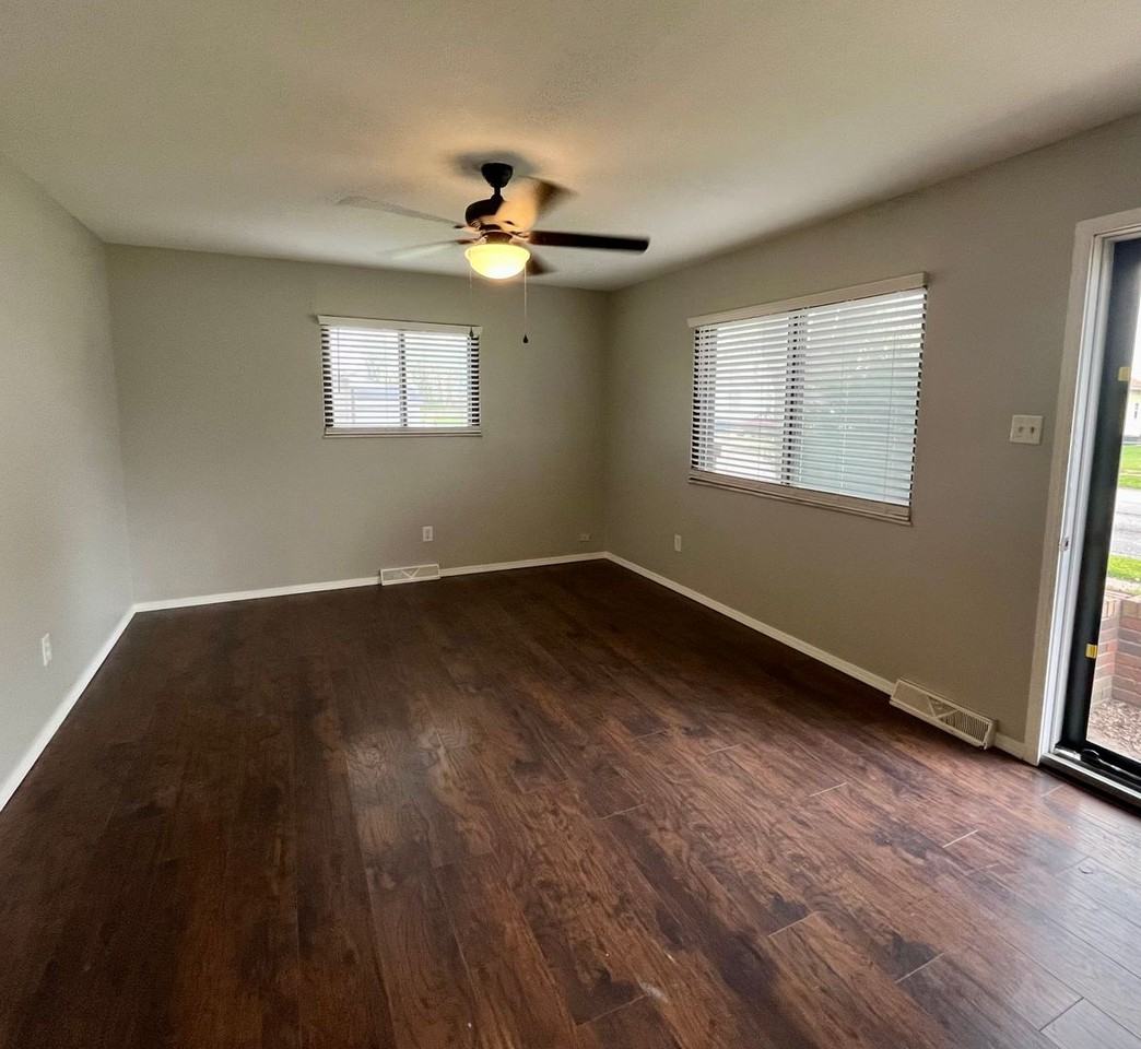 460 Evans Ave - Photo 2 of 11