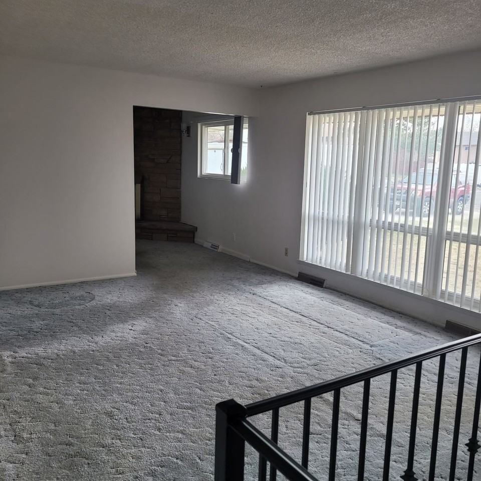 2636 Hickory Dr - Photo 2 of 17