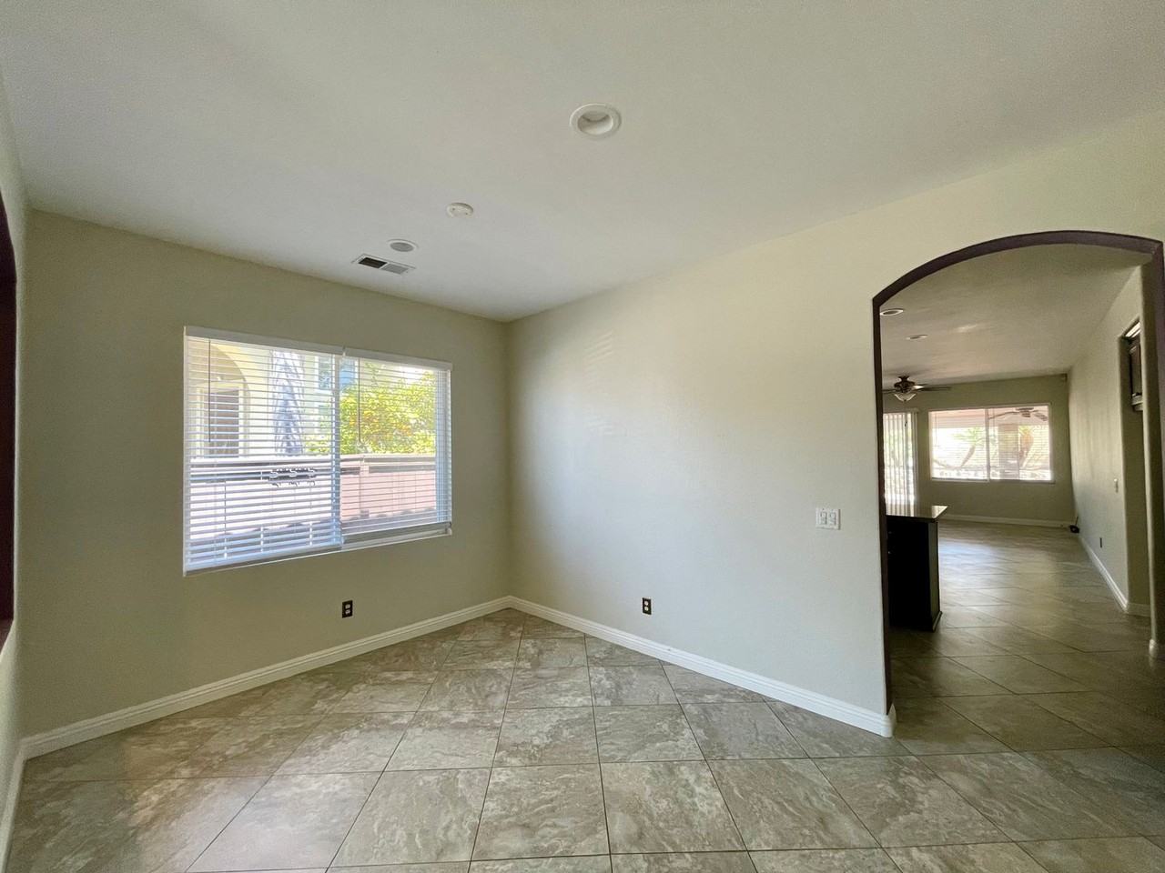 613 Lee Cir - Photo 3 of 27