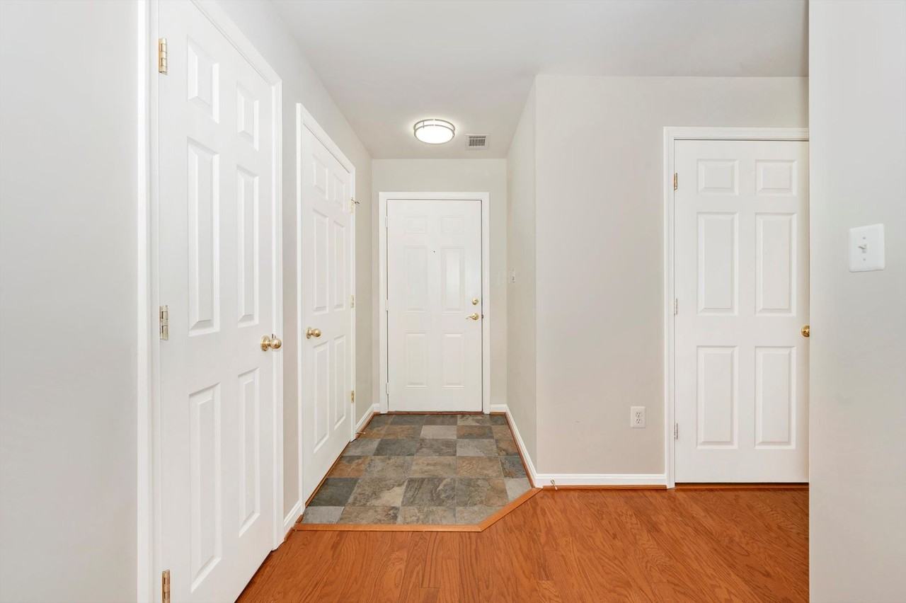 2501 Hemingway Dr - Photo 2 of 50