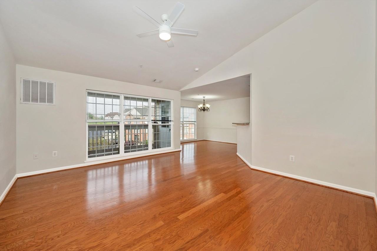 2501 Hemingway Dr - Photo 3 of 50