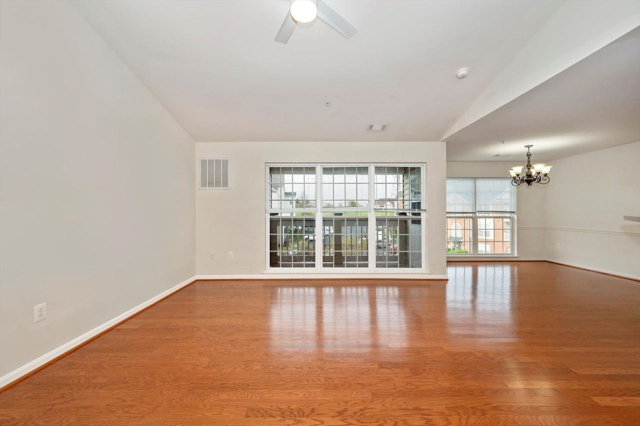 2501 Hemingway Dr - Photo 4 of 50