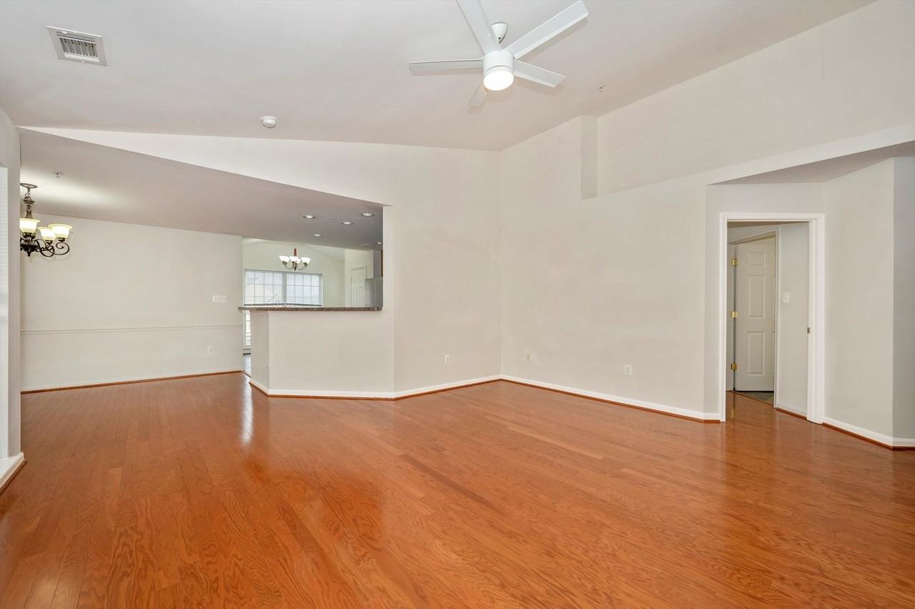 2501 Hemingway Dr - Photo 6 of 50