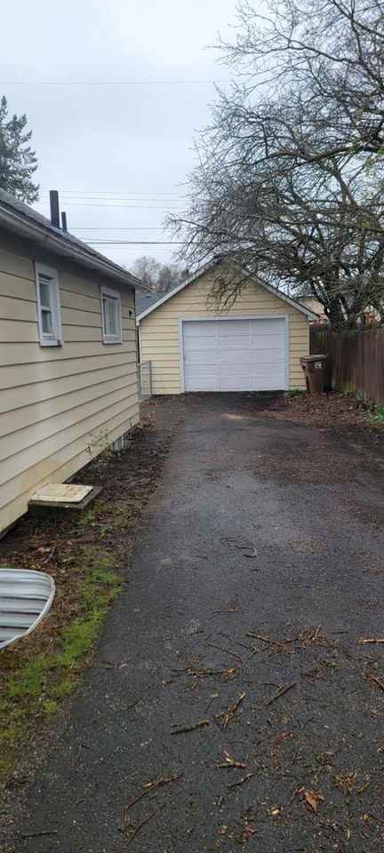 1417 E Wellesley Ave - Photo 2 of 2