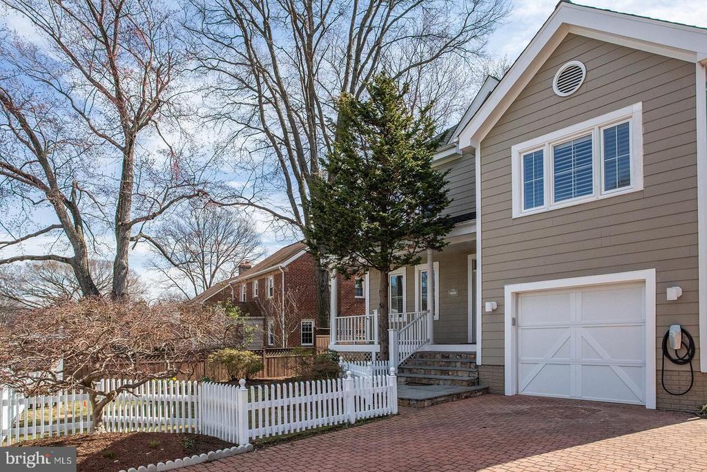 4724 23rd St N - Photo 2 of 23