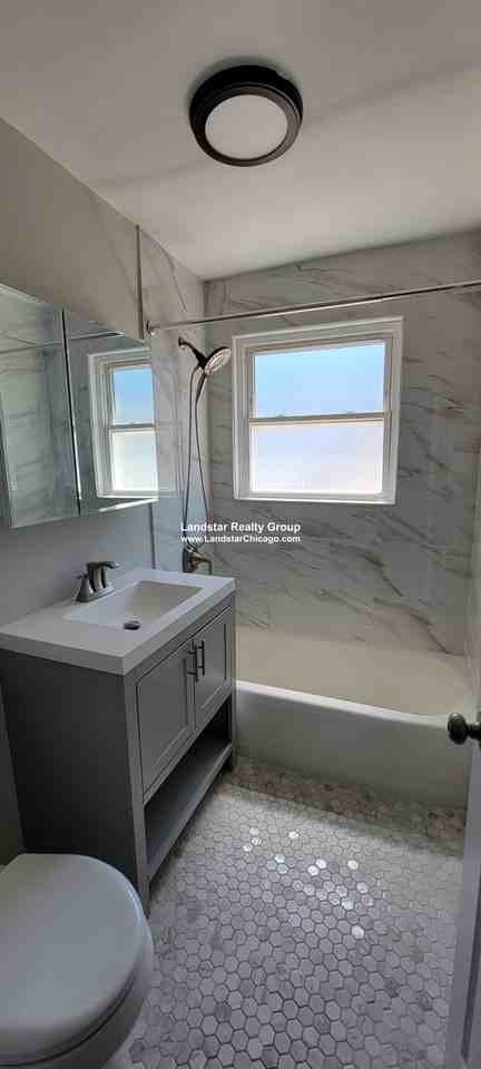 1321 W Sherwin Ave #GB - Photo 3 of 11