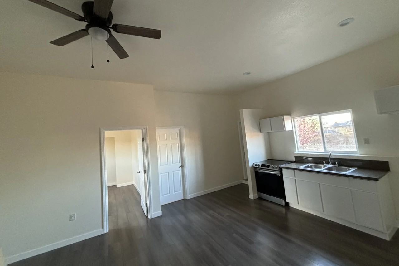 10533 E Avenue S - Photo 3 of 7