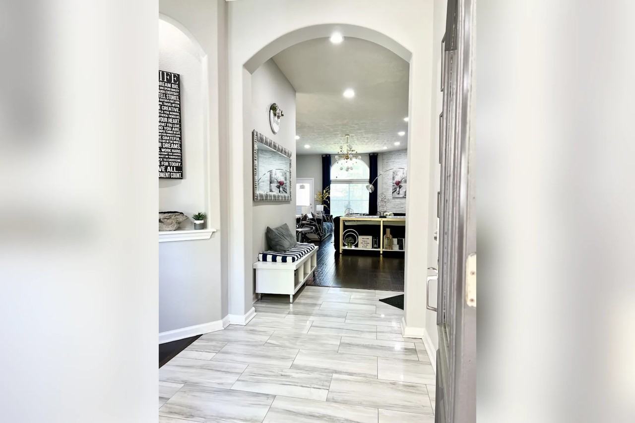 10 Sheltered Arbor Ct - Photo 2 of 19