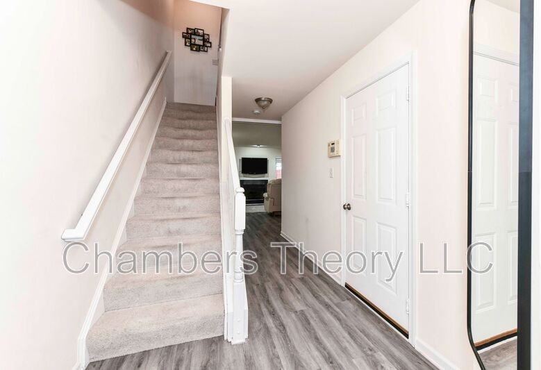 6955 Cromarty Dr - Photo 4 of 34