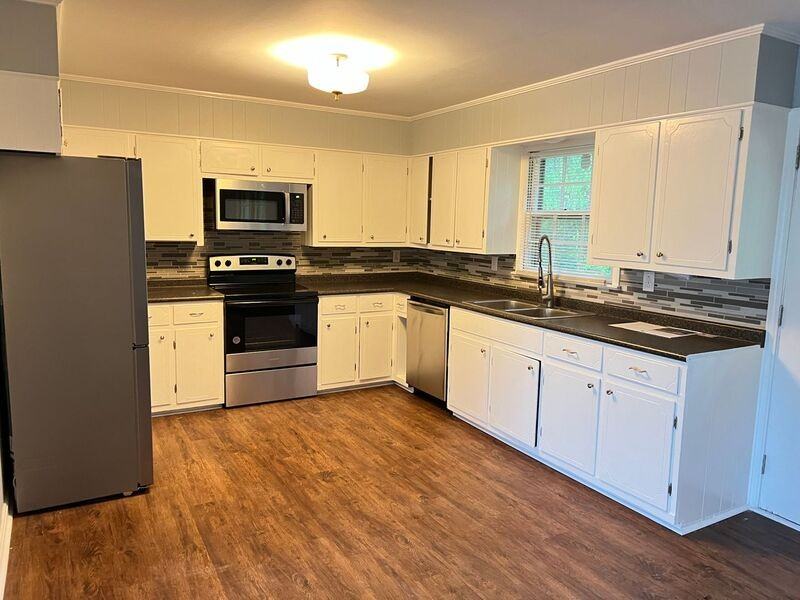 421 Lance Ln - Photo 2 of 24