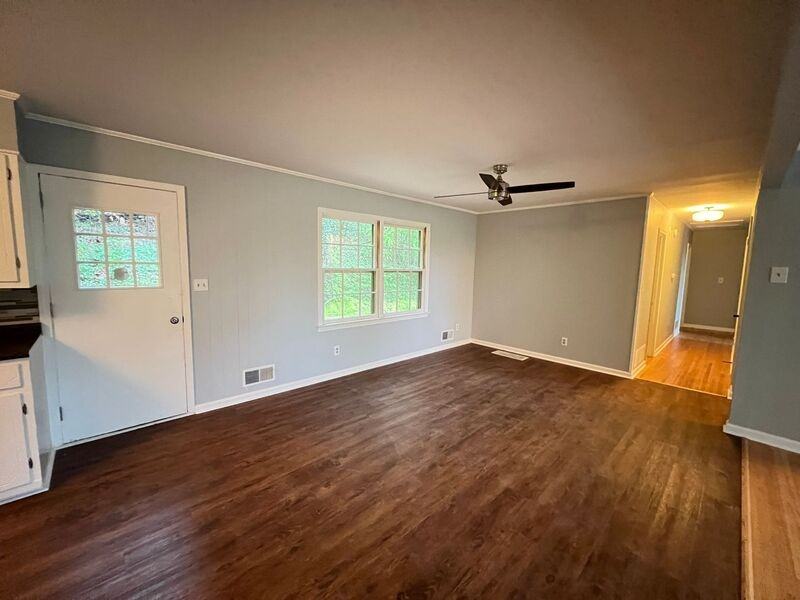 421 Lance Ln - Photo 3 of 24