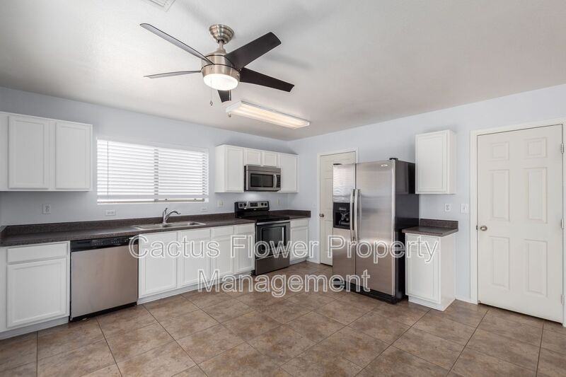 2464 S Nielson St - Photo 5 of 27
