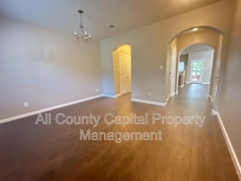 8908 Meridian Oak Ln - Photo 2 of 11