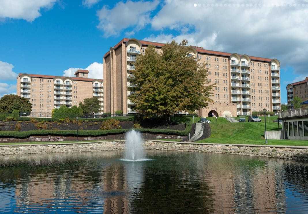 167 Kennedy Dr - Photo 2 of 8