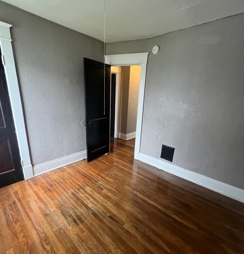 142 Millicent Ave - Photo 3 of 17