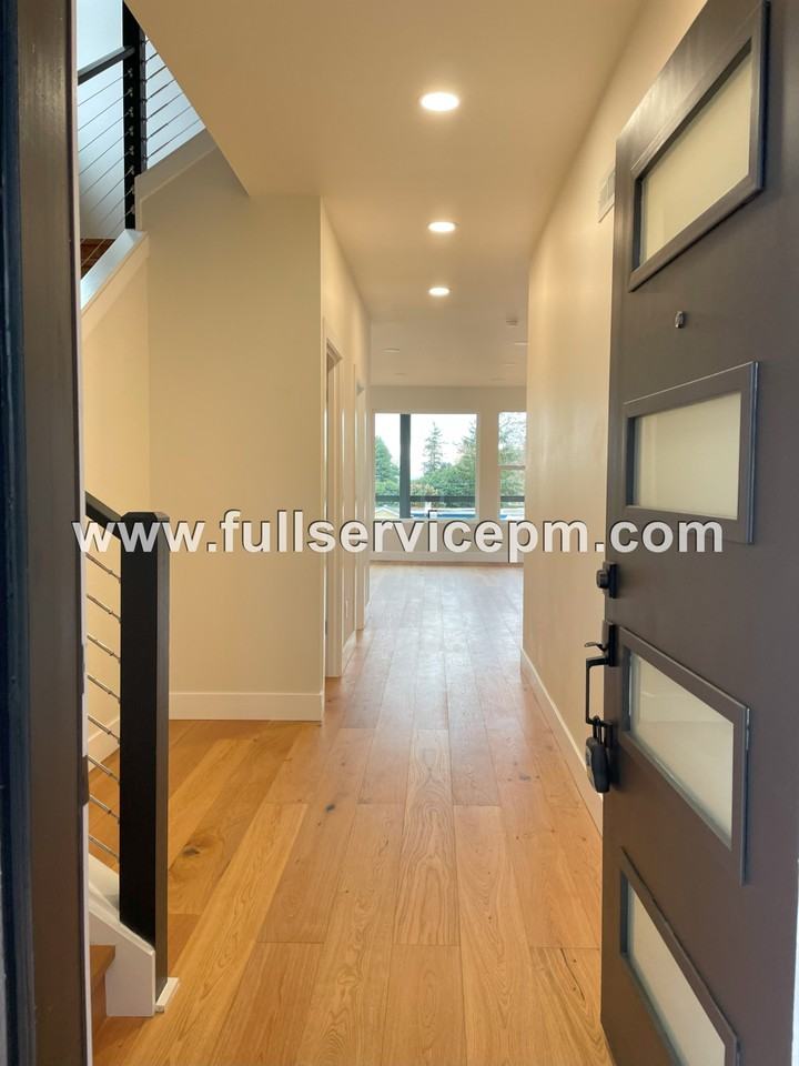 11639 Beacon Ave S #1 - Photo 3 of 43