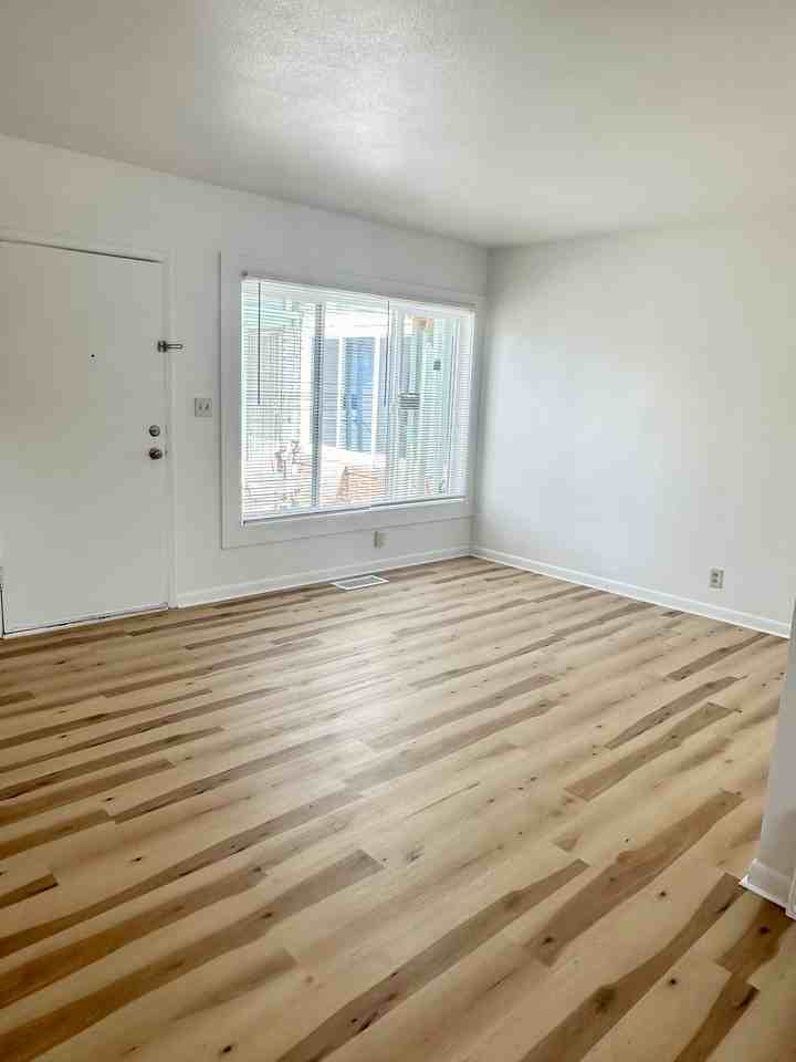 720 E 17Th St - Photo 2 of 10