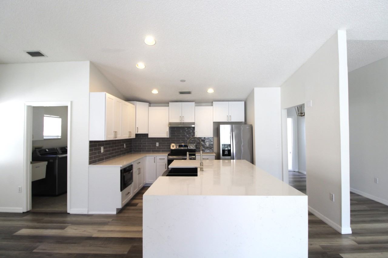 5750 Beaurivage Ave - Photo 2 of 34