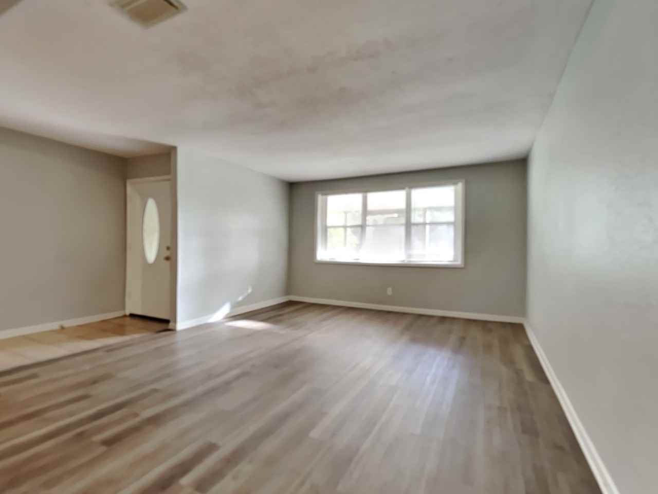 1046 La Marche Dr - Photo 3 of 21