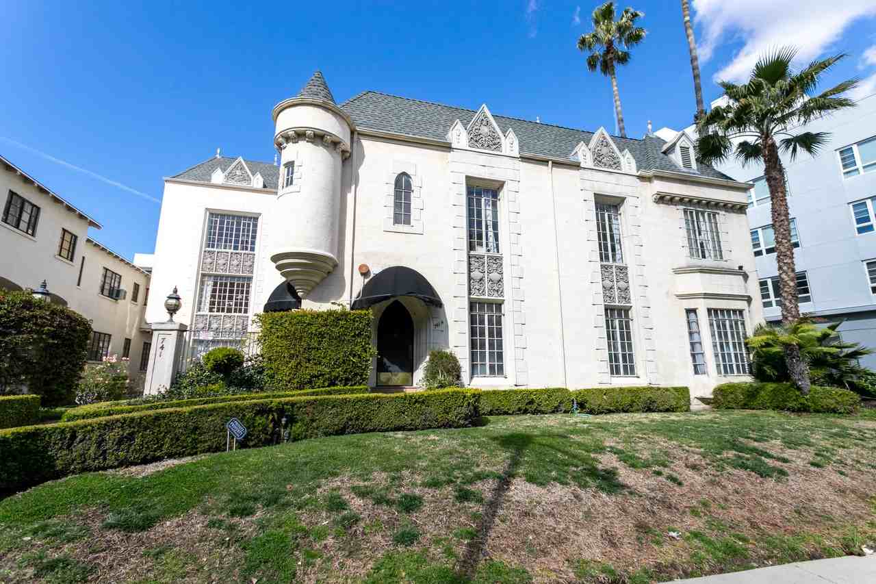 741 S Burnside Ave - Photo 3 of 36