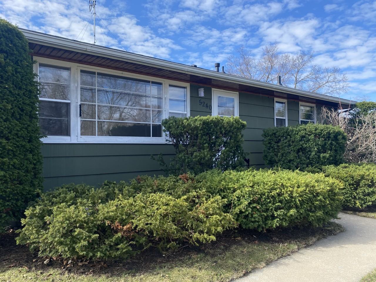 5240 Maryland Ave N - Photo 2 of 18