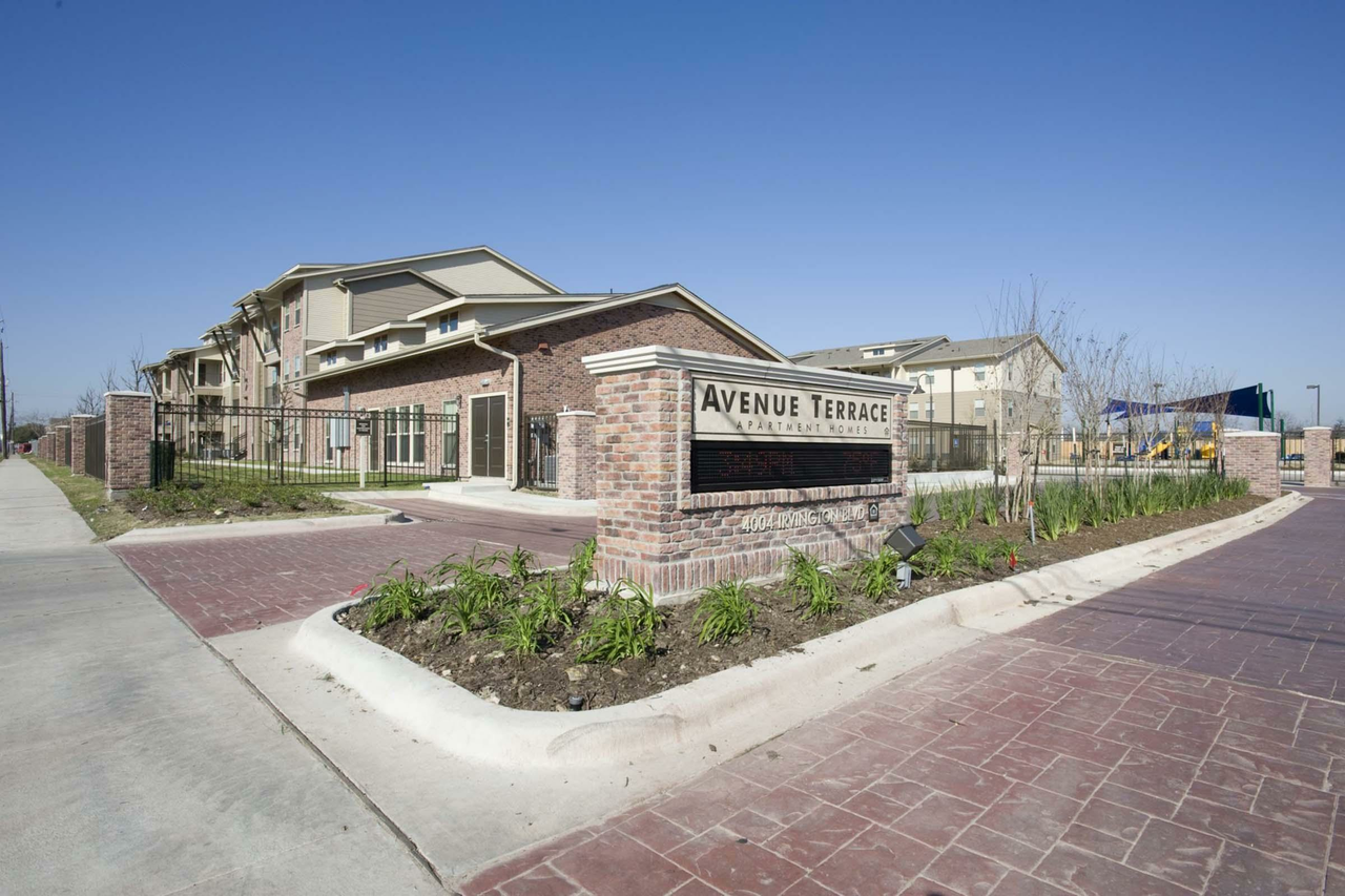 AveCDC Terrace - Photo 2 of 7