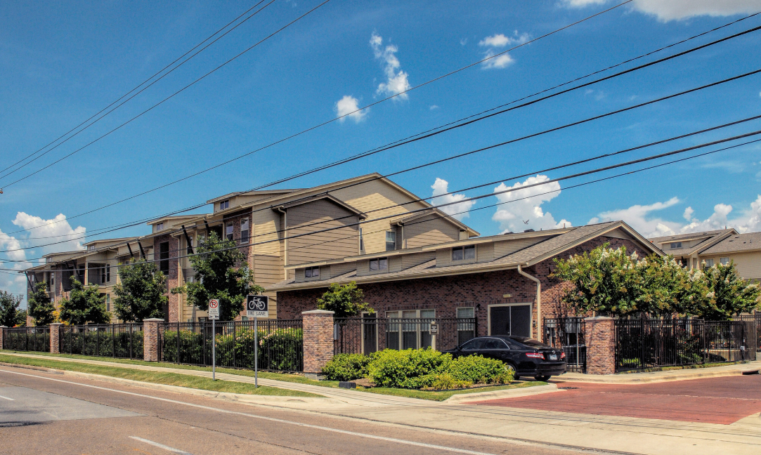 AveCDC Terrace - Photo 4 of 7