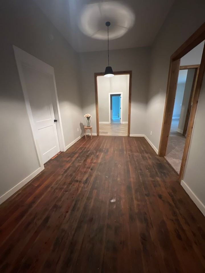 Avenue A - 400 - Photo 3 of 17