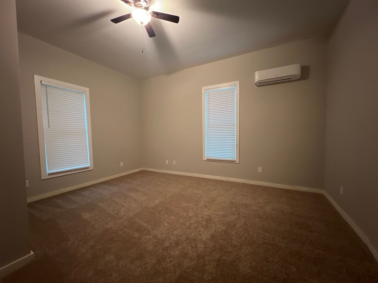 Avenue A - 400 - Photo 4 of 17