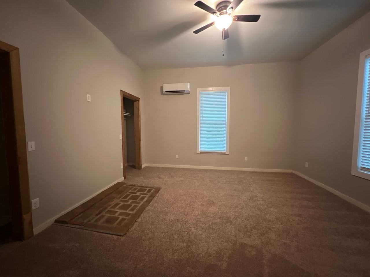 Avenue A - 400 - Photo 5 of 17