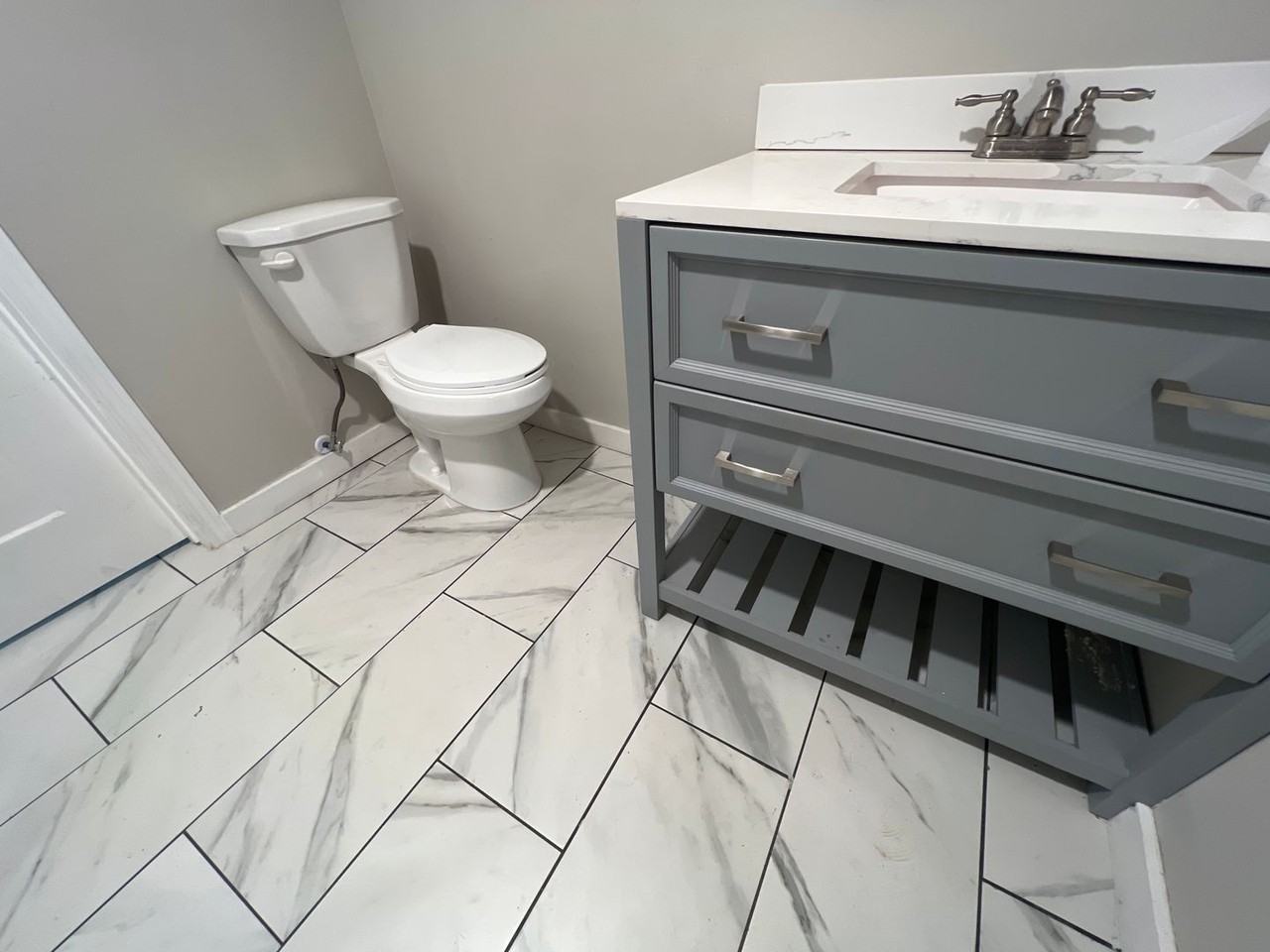 Avenue A - 400 - Photo 7 of 17