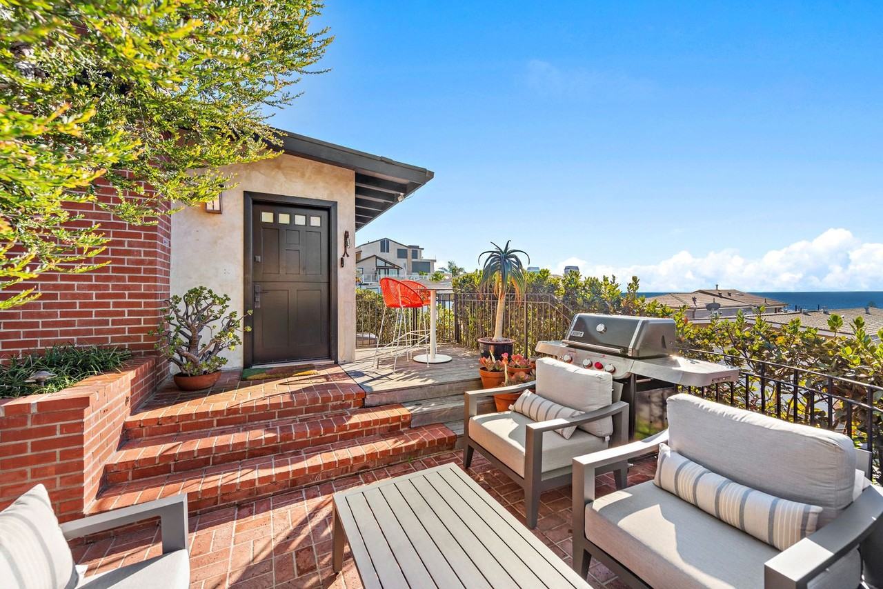 31966 10th Ave - Photo 2 of 23