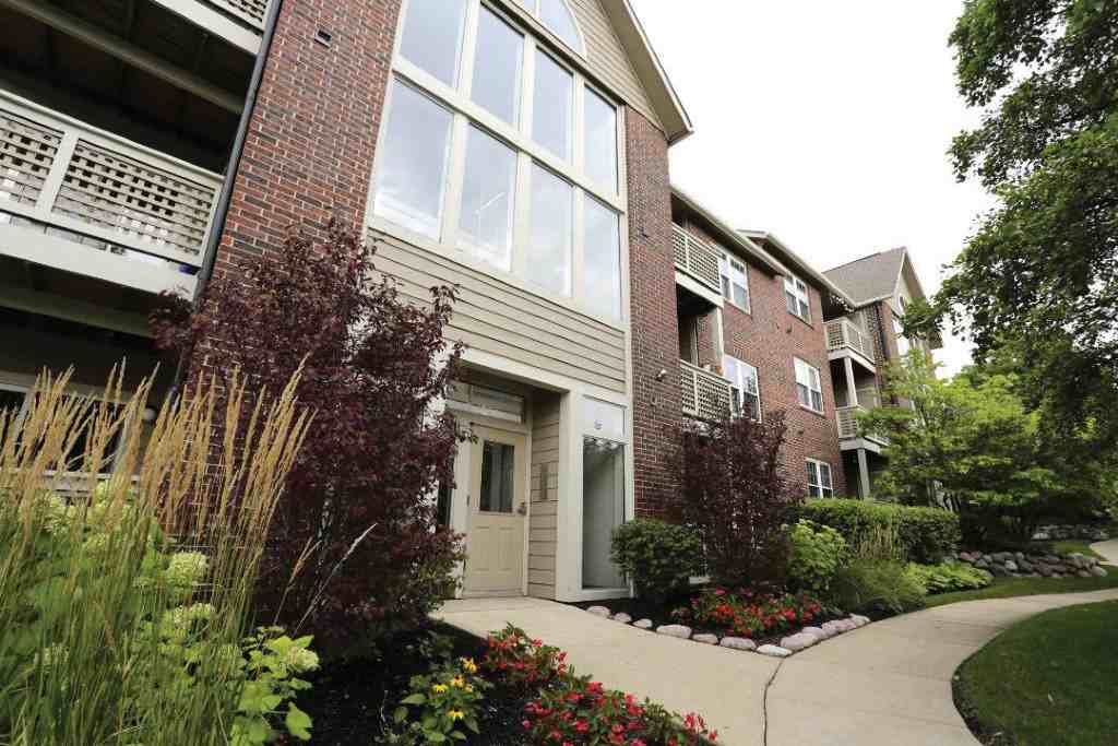 The Lakes of Schaumburg - Photo 3 of 25