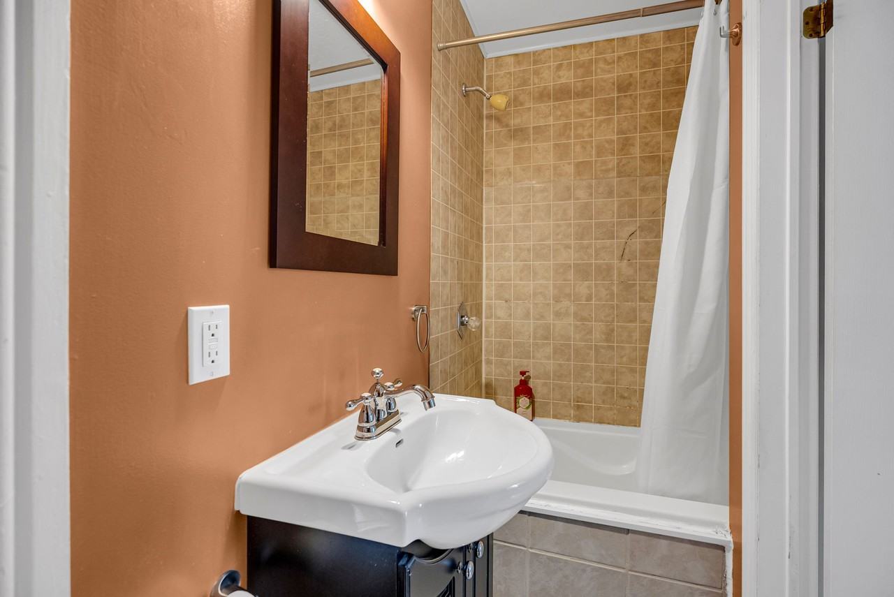 338 Nepean Street #4 - Photo 3 of 9