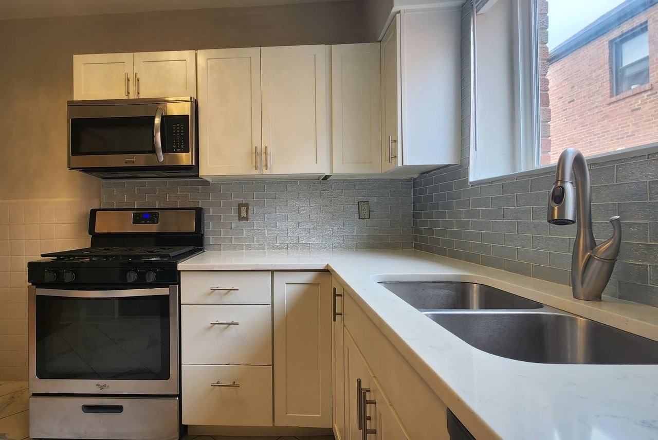 7512 Cromwell - Photo 2 of 13