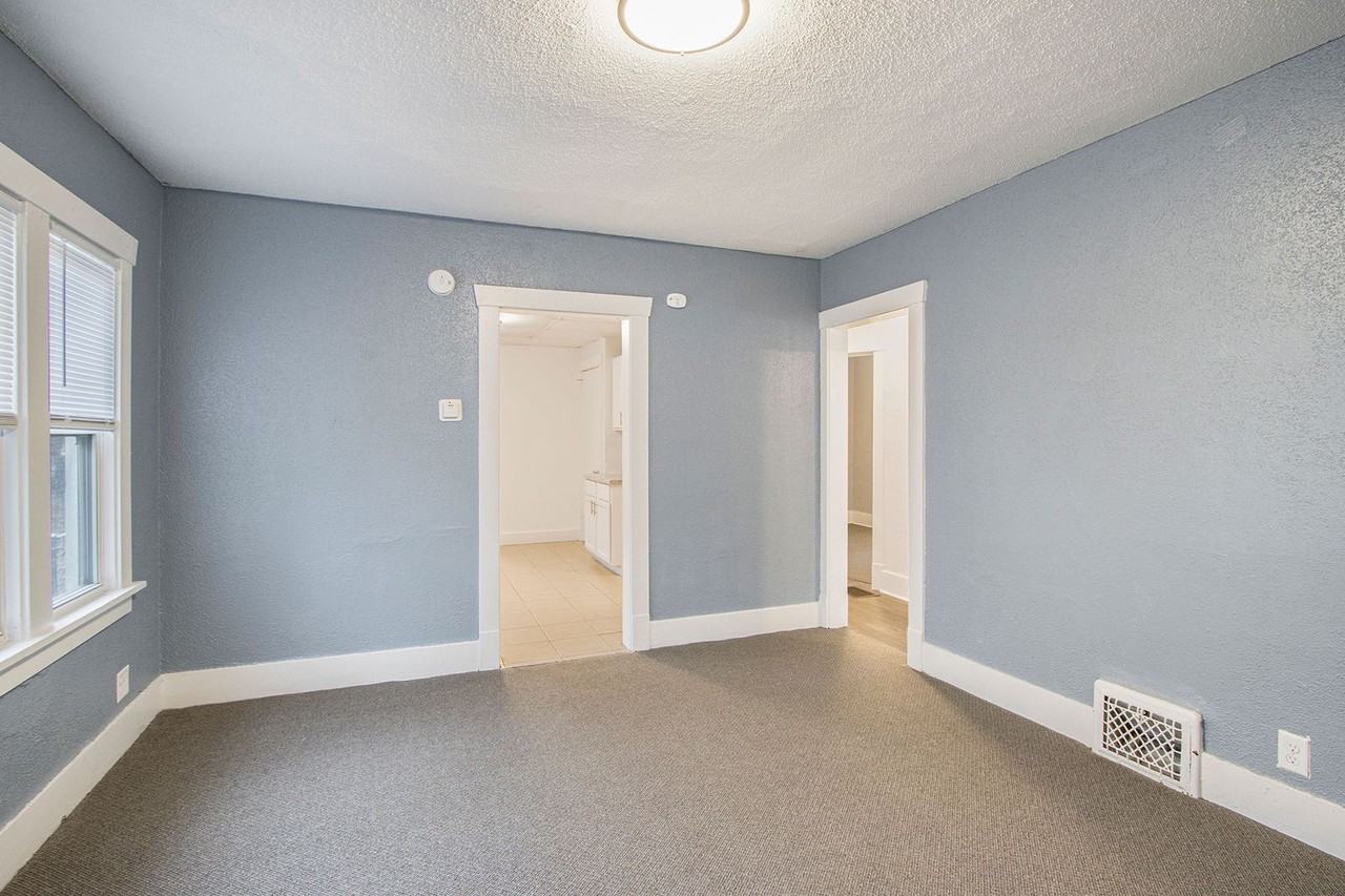 702 Fenimore Ave - Photo 4 of 18