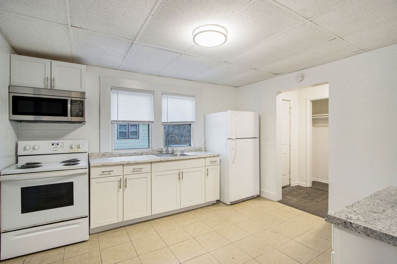 702 Fenimore Ave - Photo 5 of 18